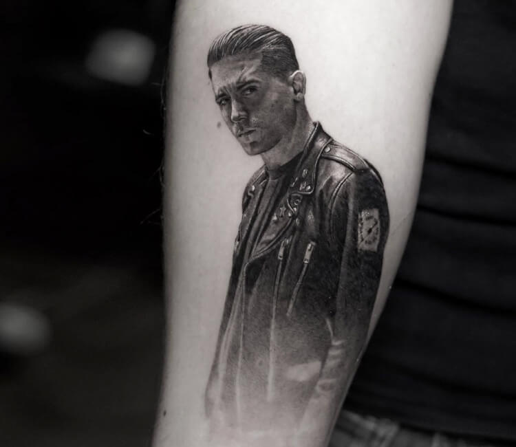 Does any one have a picture like this of Gs dagger tattoo in a higher  quality  rGEazy
