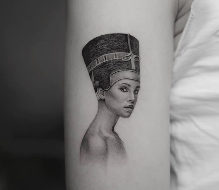 60+ Nefertiti Tattoo Stock Photos, Pictures & Royalty-Free Images - iStock