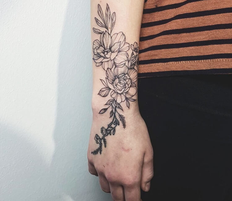 Floral tattoo by Daria Mlecna | Post 30330