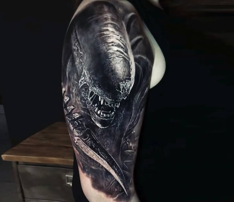 Traditional Alien/Xenomorph Tattoo by Steve Rieck Las Vegas | Alien tattoo,  Horror tattoo, Tattoos