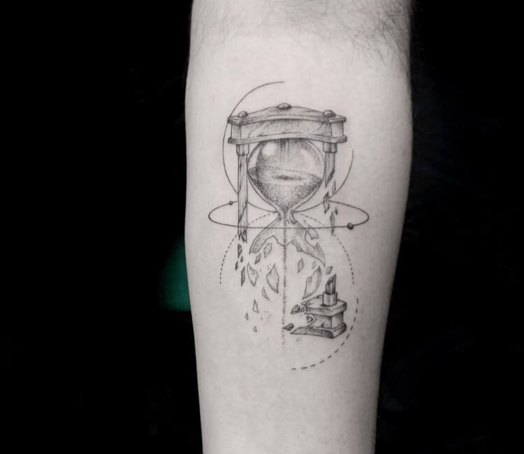 Hyper realistic hourglass tattoo  Tattoogridnet