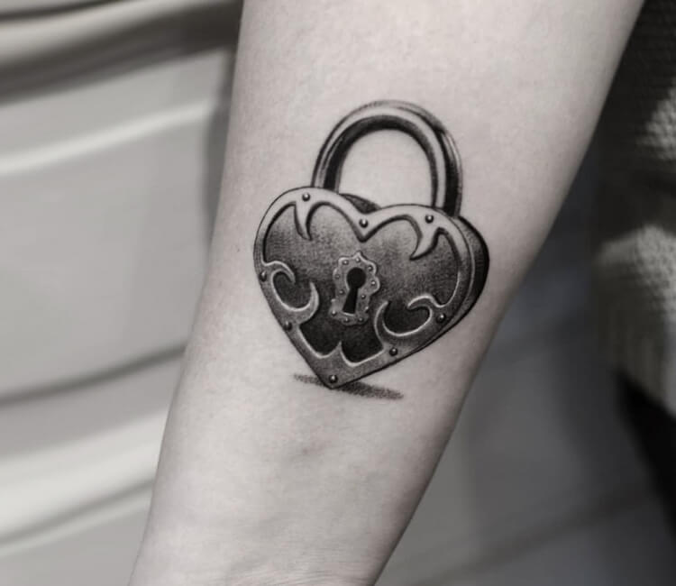 25 Heart Locket Tattoos | Ideas, Designs & Meaning - Tattoo Me Now
