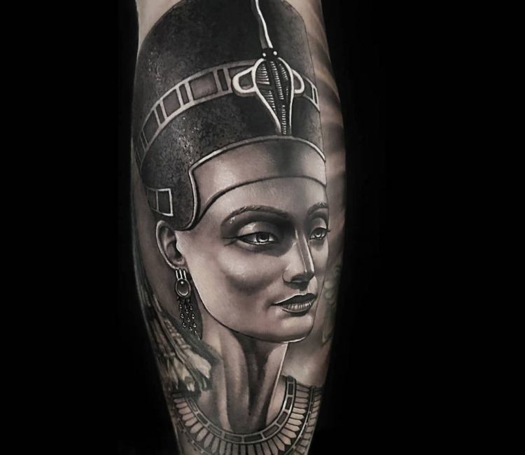 French-Crim style Queen Cleopatra by @charley_gerardin - Tattoogrid.net