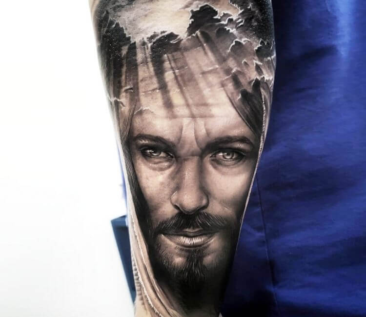 Jesus Christ portrait tattoo...✨️ . . #jesuschristtattoo #portraittattoo  #deltoidtattoo #sleevetattoo #armtattoo #tattooarm #tattoode... | Instagram