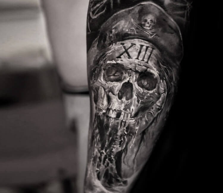 Cross Bones And Pirate Skull Tattoo Design