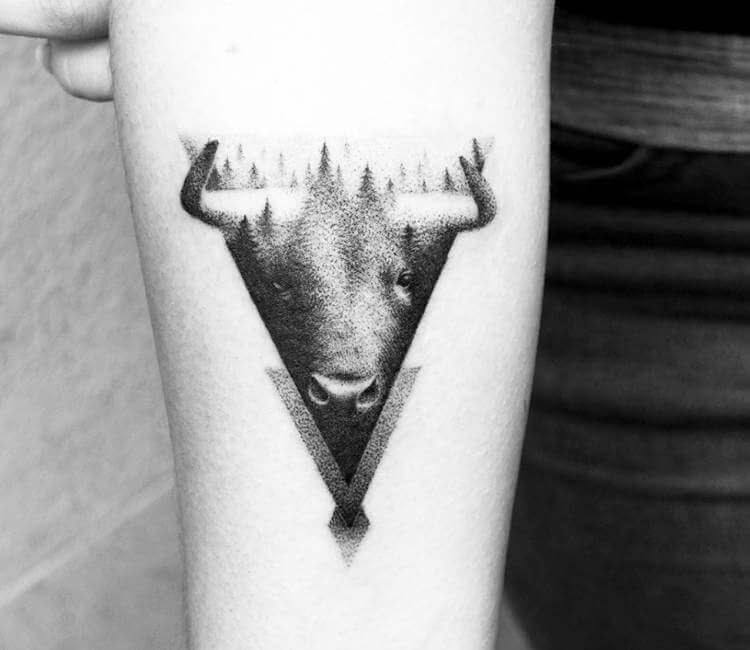 Aggressive Geometric Angry Bull Face Tattoo | Stier tattoos, Stier tattoo,  Stier tattoo vorlage
