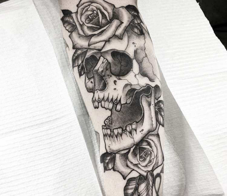 Skull & Roses Monochrome - ArtWear Tattoo