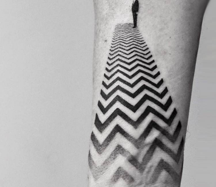 DOT BY TOT on Tumblr: Little Twin Peaks tattoo hand poked day 2 @ FUNHOUSE  - Tattoo Piercing. Merci beaucoup Marilou !