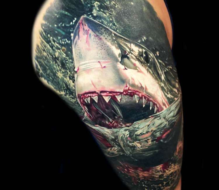Realistic shark tattoo greatwhite hammerhead shark sharktattoo   Tatuagem lua Tatuagem mar Tatuagem