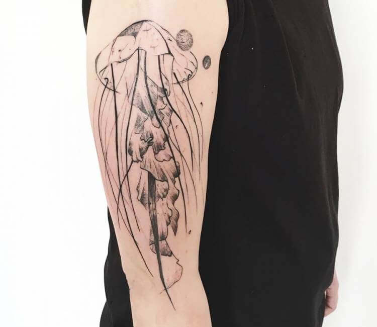 Cool jellyfish tattoo design by strongholdtattoo blackworknow if you  would like to be featured  Jellyfish tattoo Geometric tattoo jellyfish  Jellyfish drawing