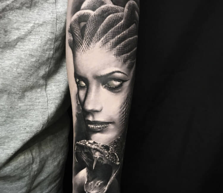 Medusa Realistic Tattoo Vídeo  Made by Bruno Guedes  Sponsored by   Balm Tattoo Portugal   Blue Bird Needles Portugal  wwwspacetatooocom   By Space Tatooo Suisse  Facebook