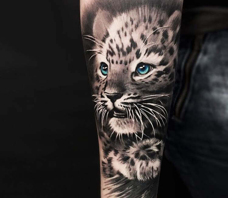 Black and grey style leopard tattoo.