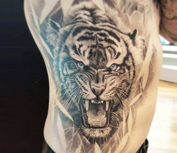 Tiger head tattoo by Daniel Bedoya | Post 25284