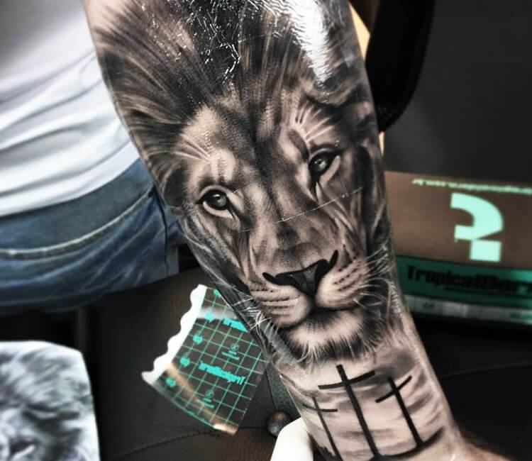 Full Back Lion Head by Marco Ventura: TattooNOW