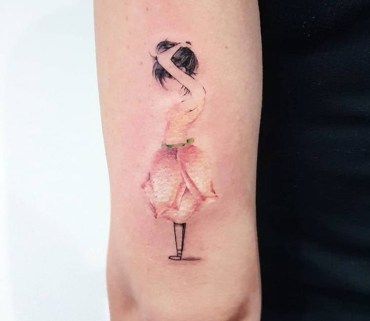 Girl figure tattoo by Ilaria Tattoo Art