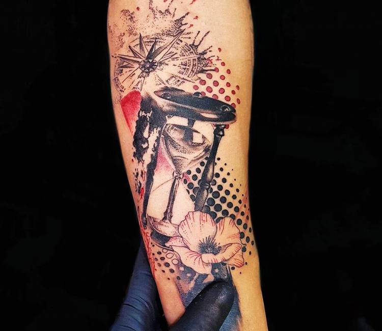 85 MindBlowing Hourglass Tattoos And Their Meaning  AuthorityTattoo