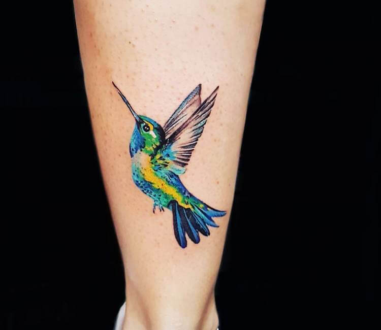Microrealistic hummingbird tattoo on the calf