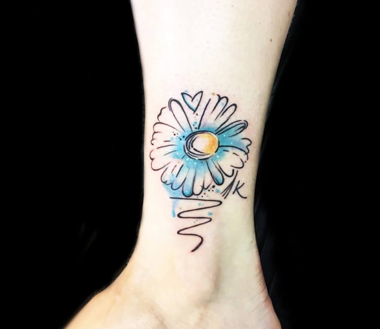 Blue daisy by Banul | Blumen tattoo handgelenk, Tattoo handgelenk,  Handgelenk tattoos für frauen
