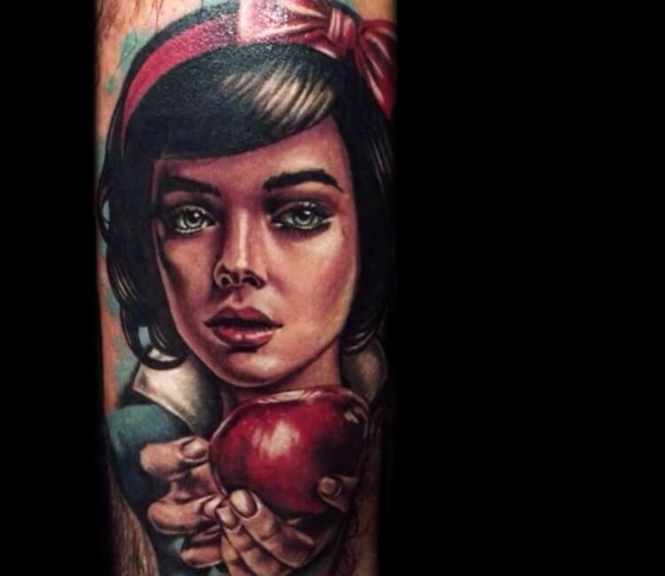 Gavin Clarke Tattoos su Twitter Evil Snow White type witch I tattooed  monday geeksterink witch snowwhite apple tattoo evil disney  httptcoP1xlT6cxeZ  Twitter
