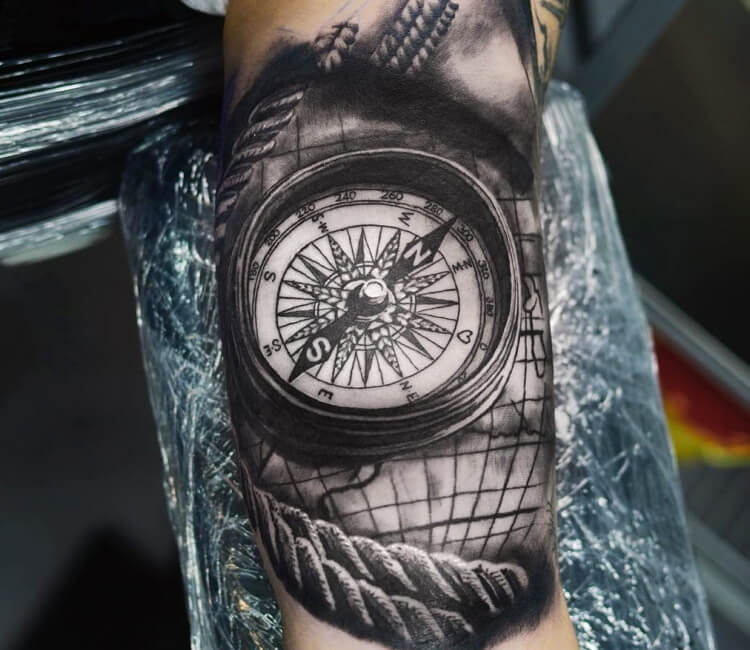 Realistisch Kompass Tattoo  Realistic Compass Tattoo