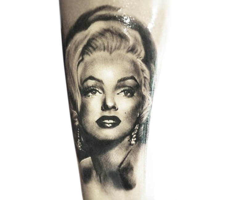 Tatuaje del retrato de Marilyn Monroe en el seminario