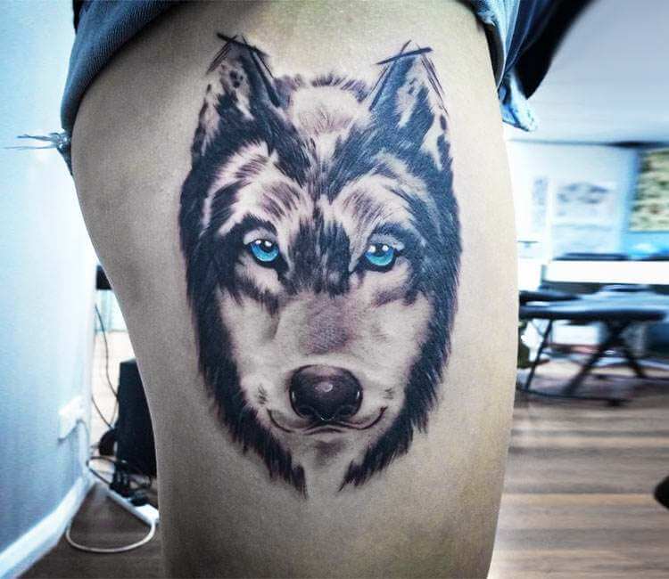 Thigh piece. A black and white Siberian husky with blue eyes. The face  should be split in half with one half watercolor and one half geometric.  tattoo idea | TattoosAI