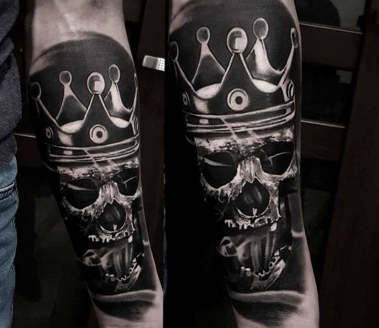 Skull With Crown Tattoo design Idea