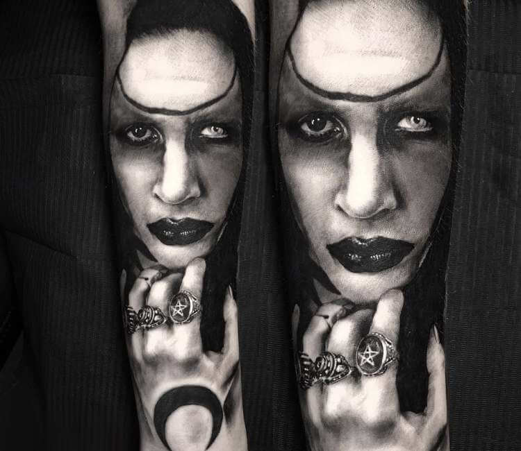 Halsey just got a new Marilyn Manson tattoo on her rib cage  PopBuzz
