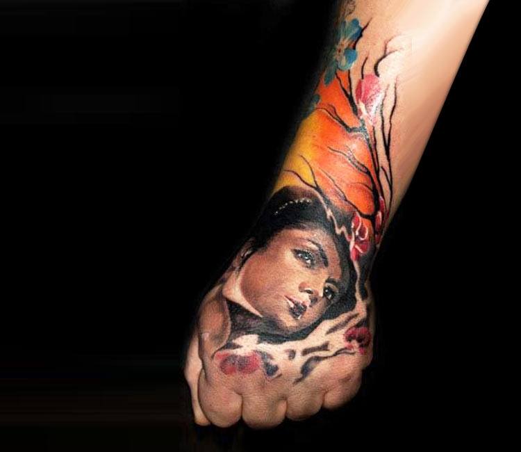 Woman tattoo by Michele Turco Post 4211