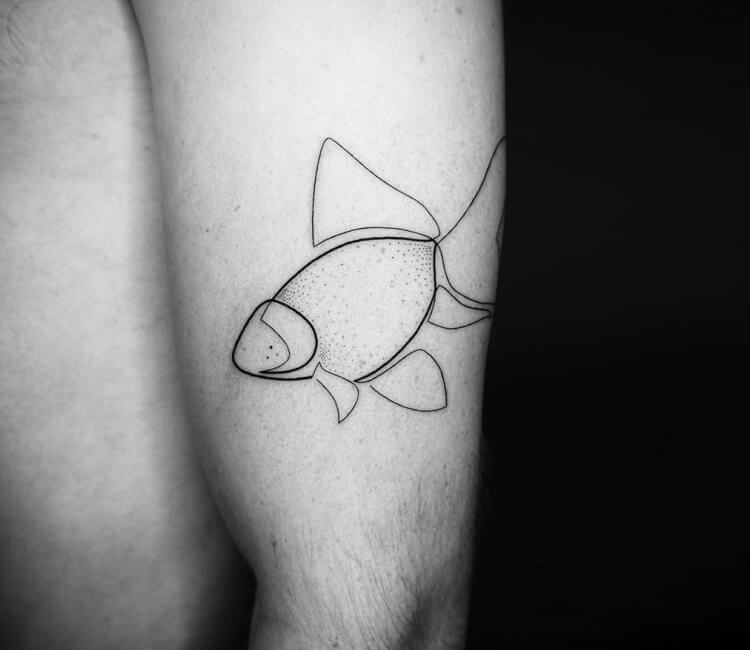 Beautiful Minimalist Fish Tattoo - Fish Simple Tattoos - Simple Tattoos -  MomCanvas | Tatuaje diminuto, Tatuajes minimalistas, Tatuaje de hortensias