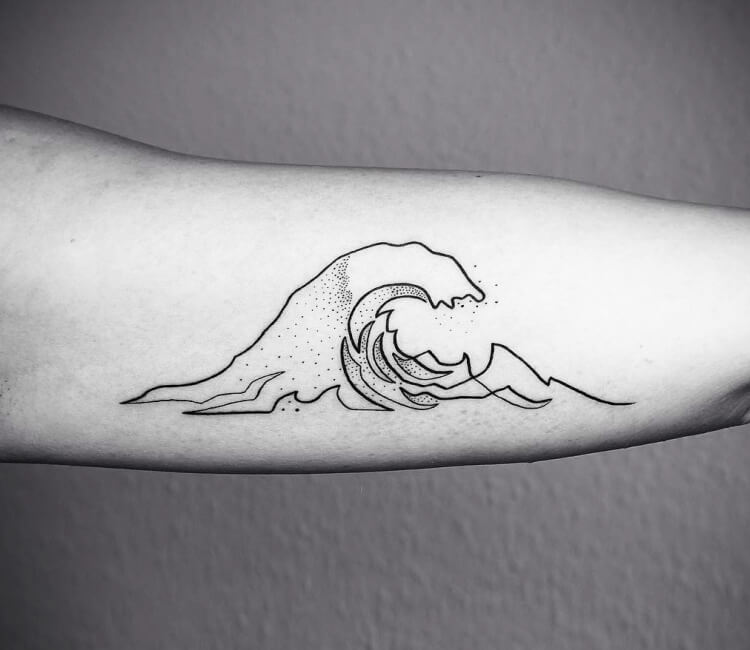 20 Powerful Wave Tattoos