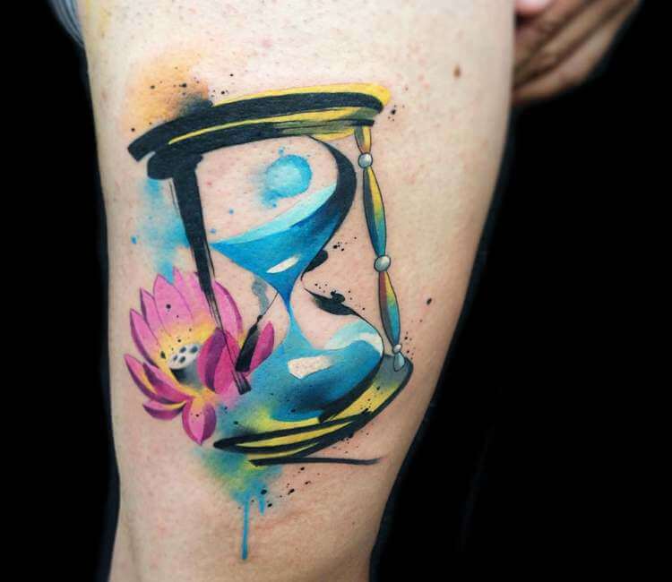 Hourglass tattoo vector vectors Cut Out Stock Images & Pictures - Alamy