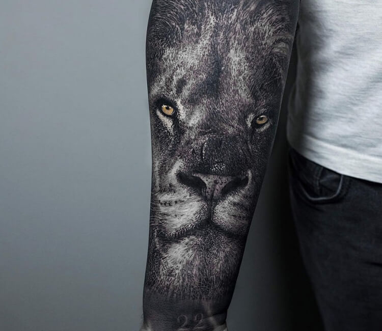Lion head tattoo by Sandry Riffard | Post 29825