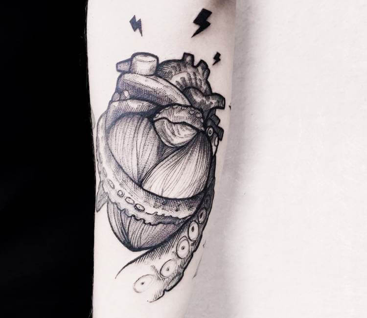 Heart tattoo by Serena Caponera | Post 20112