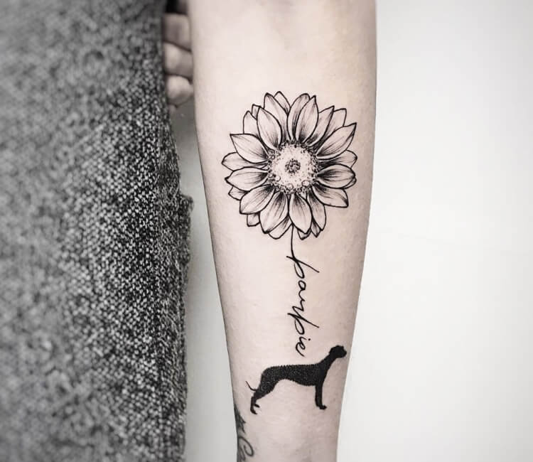 107 Best Daisy Tattoos [2024 Inspiration Guide] | Daisy tattoo designs, Daisy  flower tattoos, Tricep tattoos