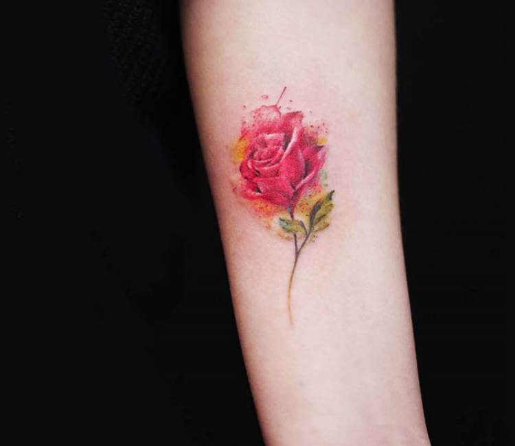 40 Rose Tattoos We Can't Stop Staring At | Tattoos, Rose tattoos for women, Little  rose tattoos